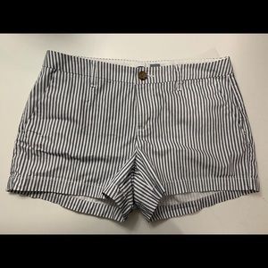 Old Navy Pinstripe Short (size 4)